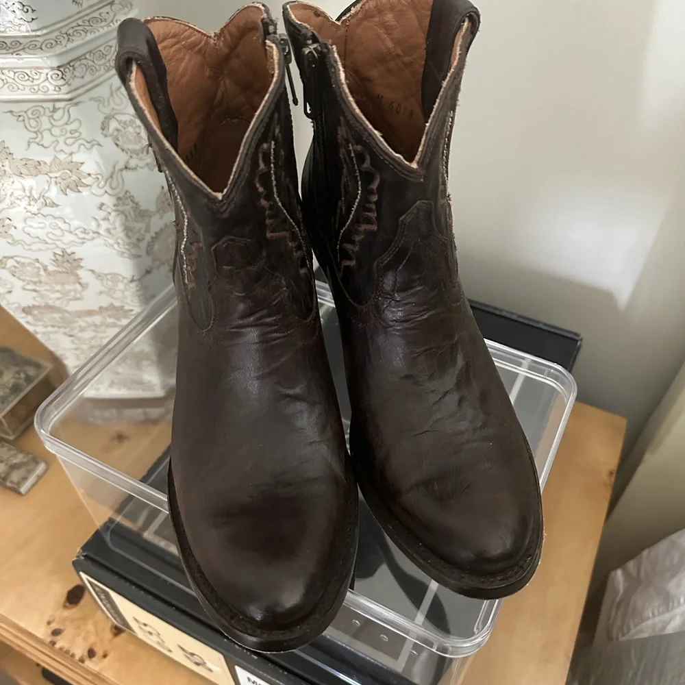 Luchesse Boots - Picture 4 of 6